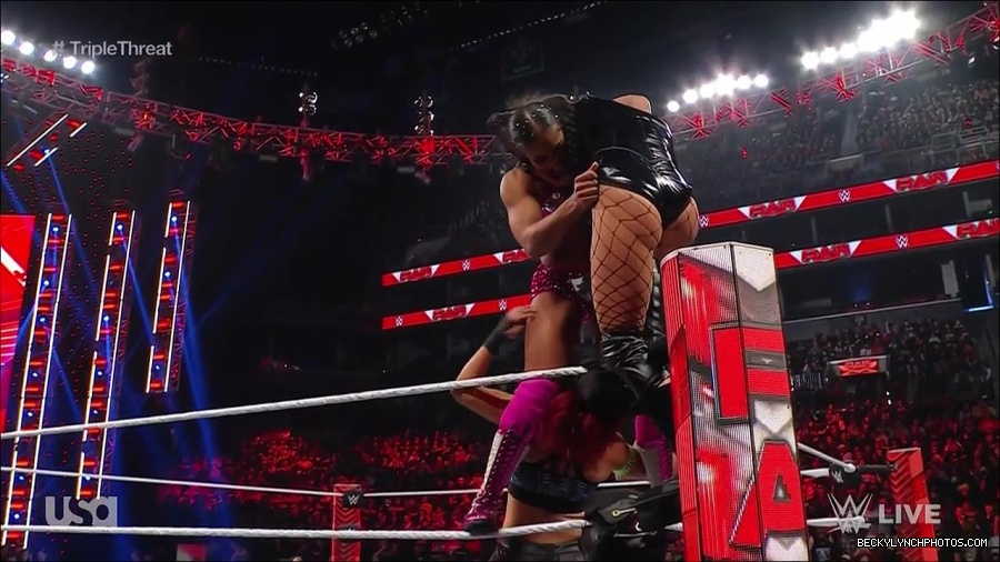 WWE_Monday_Night_Raw_2023_02_13_720p_HDTV_x264-NWCHD_mp4_007886750.jpg