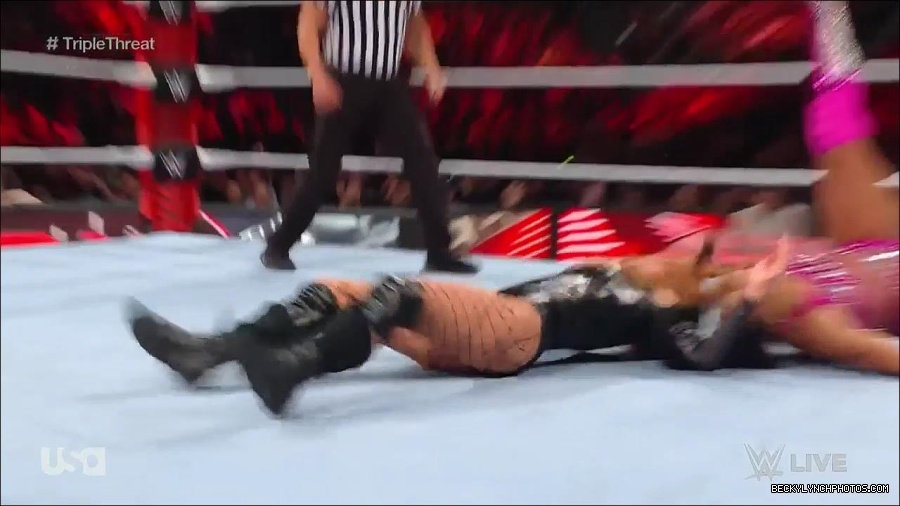 WWE_Monday_Night_Raw_2023_02_13_720p_HDTV_x264-NWCHD_mp4_007891555.jpg