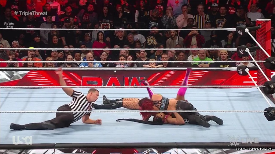 WWE_Monday_Night_Raw_2023_02_13_720p_HDTV_x264-NWCHD_mp4_007896360.jpg