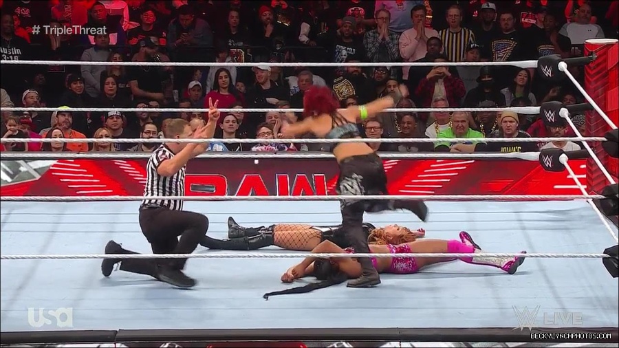 WWE_Monday_Night_Raw_2023_02_13_720p_HDTV_x264-NWCHD_mp4_007898362.jpg