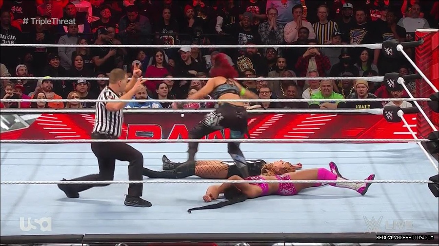 WWE_Monday_Night_Raw_2023_02_13_720p_HDTV_x264-NWCHD_mp4_007898762.jpg