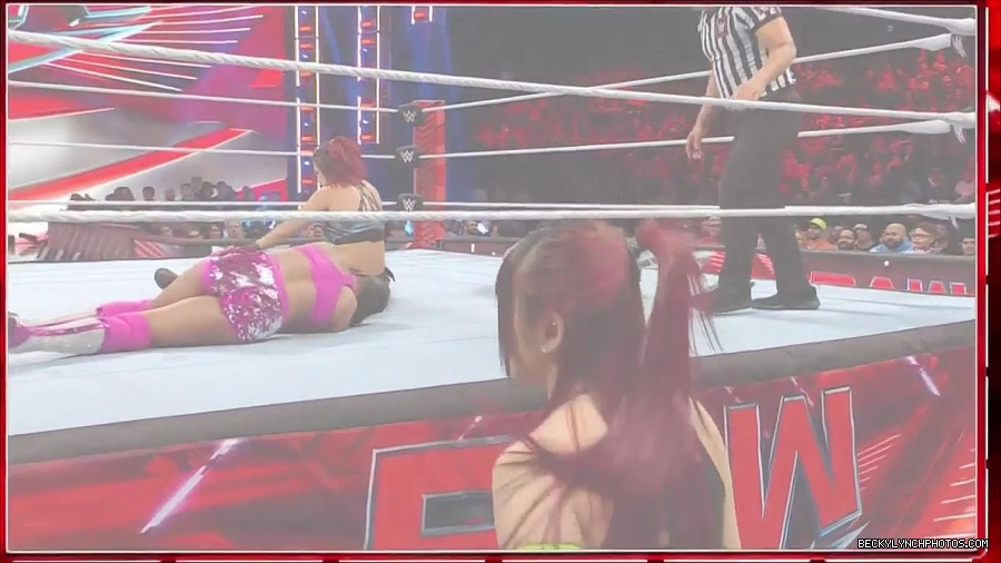 WWE_Monday_Night_Raw_2023_02_13_720p_HDTV_x264-NWCHD_mp4_007909973.jpg