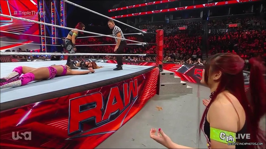 WWE_Monday_Night_Raw_2023_02_13_720p_HDTV_x264-NWCHD_mp4_007919983.jpg
