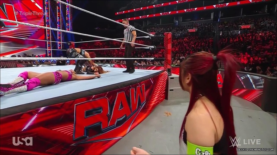WWE_Monday_Night_Raw_2023_02_13_720p_HDTV_x264-NWCHD_mp4_007920784.jpg