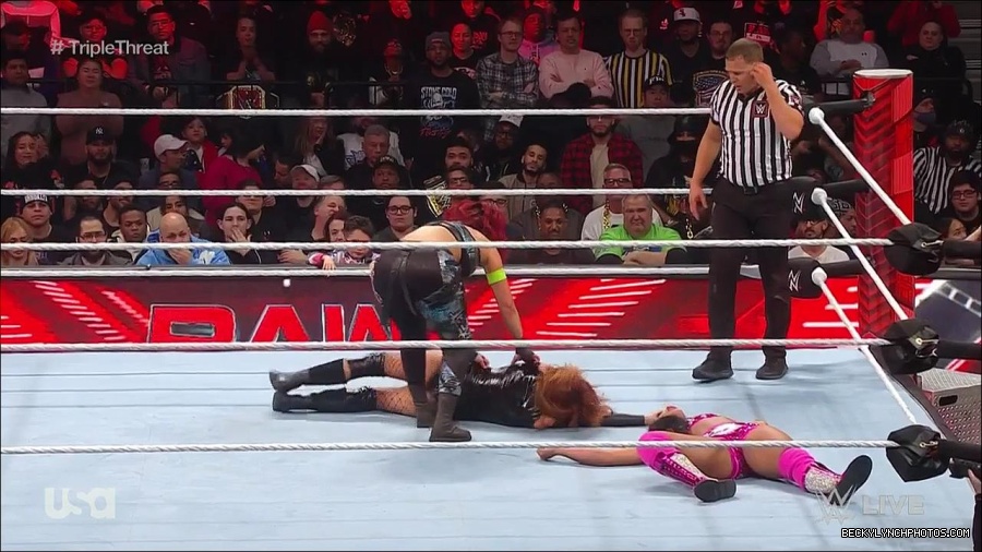 WWE_Monday_Night_Raw_2023_02_13_720p_HDTV_x264-NWCHD_mp4_007921585.jpg