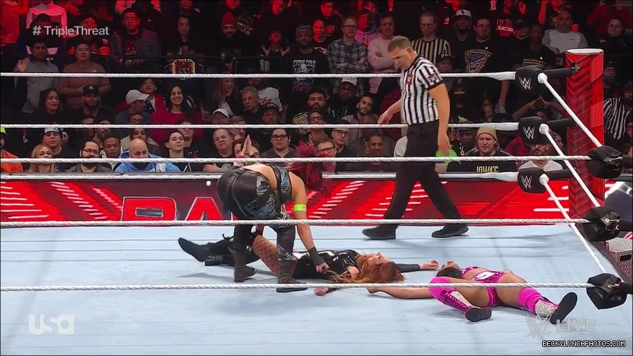 WWE_Monday_Night_Raw_2023_02_13_720p_HDTV_x264-NWCHD_mp4_007922786.jpg