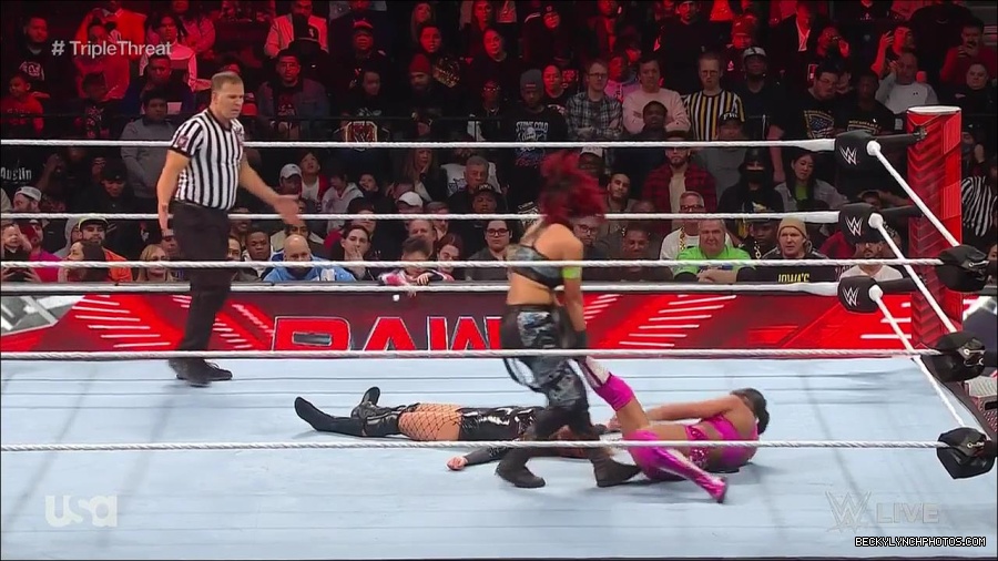 WWE_Monday_Night_Raw_2023_02_13_720p_HDTV_x264-NWCHD_mp4_007927591.jpg
