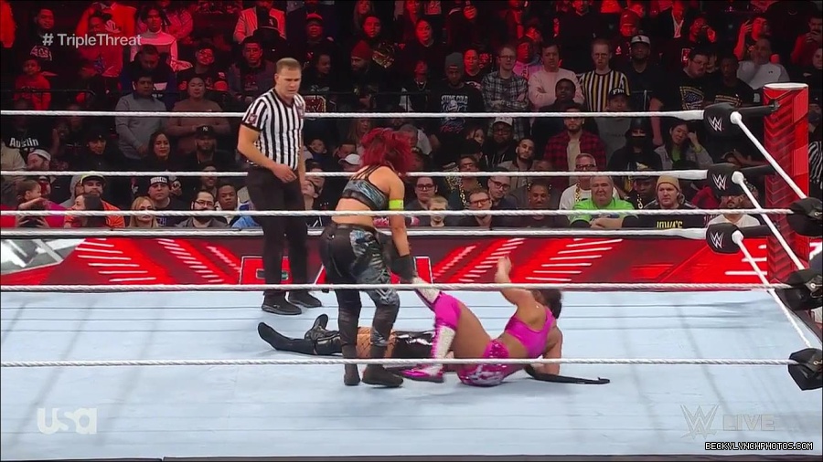 WWE_Monday_Night_Raw_2023_02_13_720p_HDTV_x264-NWCHD_mp4_007928392.jpg