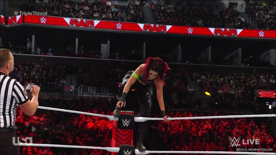 WWE_Monday_Night_Raw_2023_02_13_720p_HDTV_x264-NWCHD_mp4_007939603.jpg
