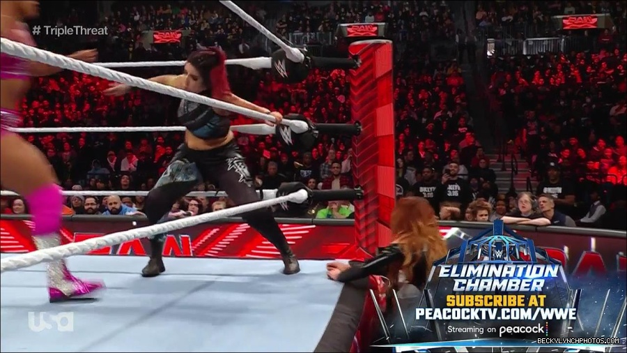 WWE_Monday_Night_Raw_2023_02_13_720p_HDTV_x264-NWCHD_mp4_008030894.jpg