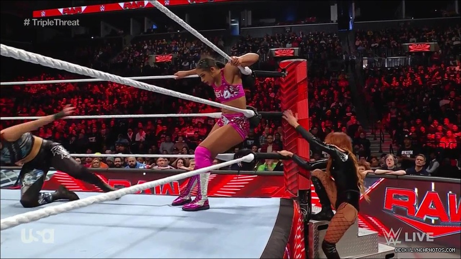 WWE_Monday_Night_Raw_2023_02_13_720p_HDTV_x264-NWCHD_mp4_008033697.jpg