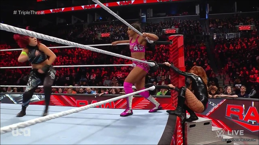 WWE_Monday_Night_Raw_2023_02_13_720p_HDTV_x264-NWCHD_mp4_008034498.jpg