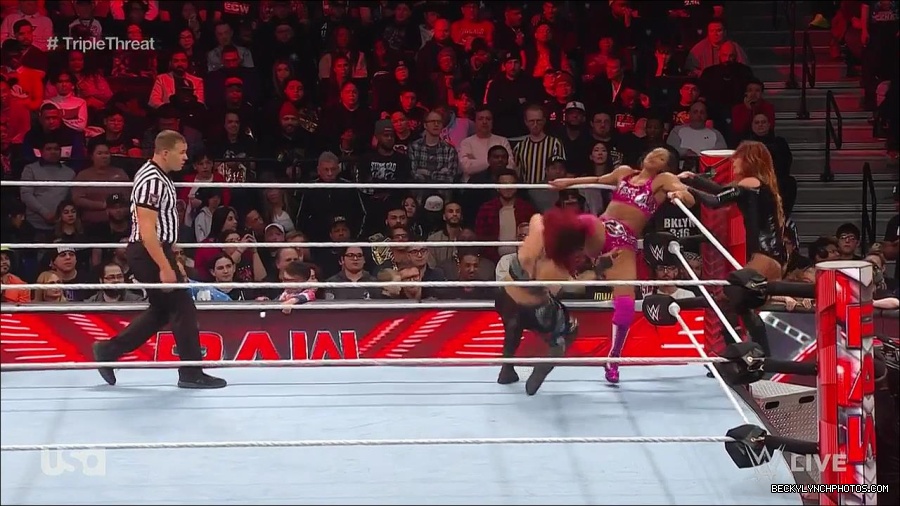 WWE_Monday_Night_Raw_2023_02_13_720p_HDTV_x264-NWCHD_mp4_008035298.jpg
