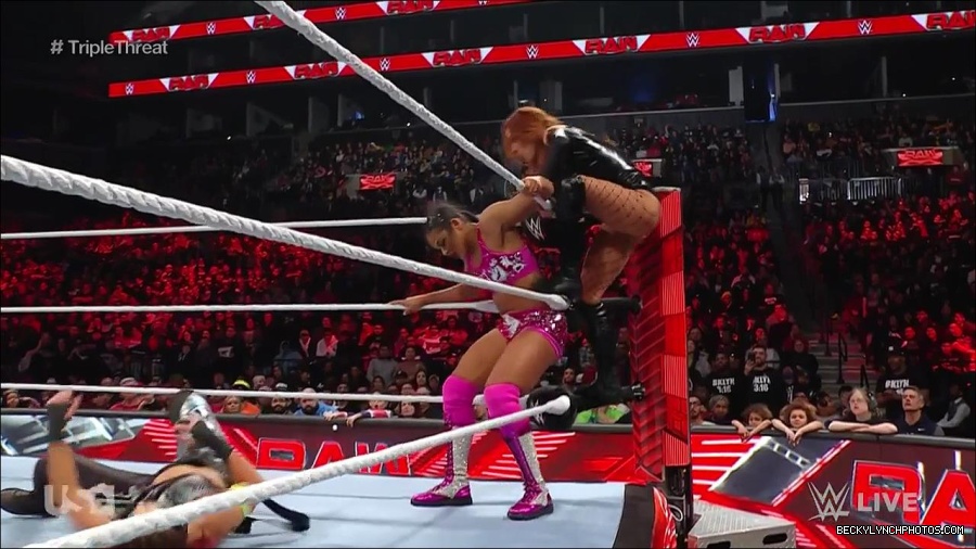 WWE_Monday_Night_Raw_2023_02_13_720p_HDTV_x264-NWCHD_mp4_008036500.jpg