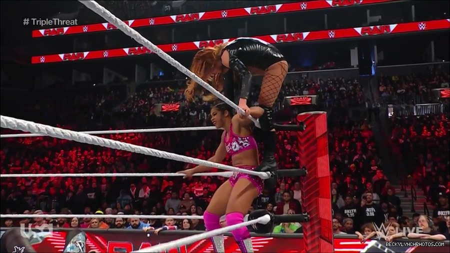 WWE_Monday_Night_Raw_2023_02_13_720p_HDTV_x264-NWCHD_mp4_008037300.jpg