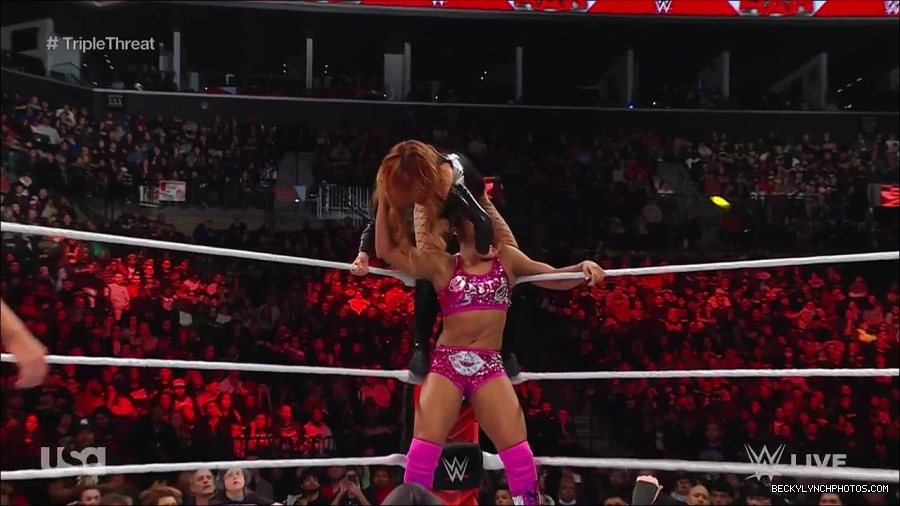WWE_Monday_Night_Raw_2023_02_13_720p_HDTV_x264-NWCHD_mp4_008038502.jpg