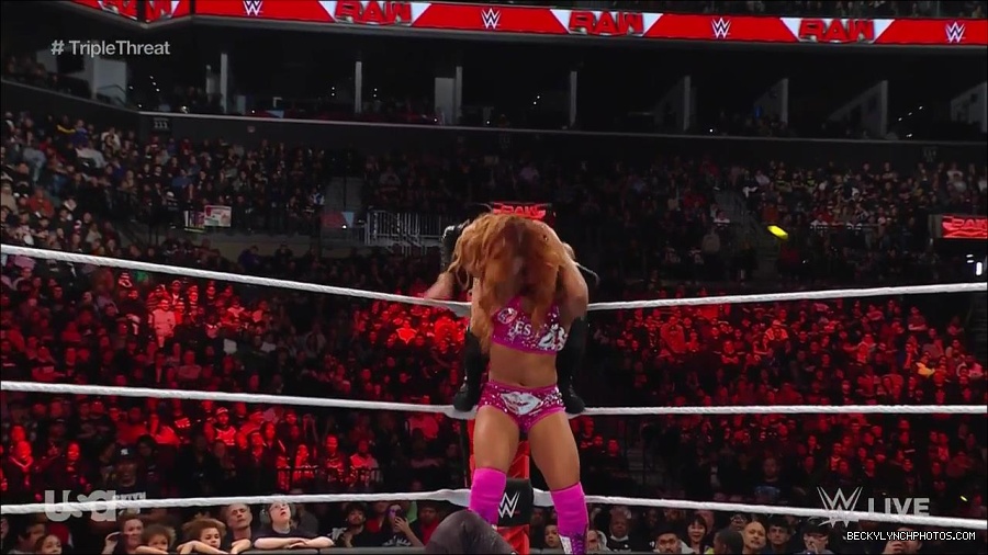 WWE_Monday_Night_Raw_2023_02_13_720p_HDTV_x264-NWCHD_mp4_008041705.jpg