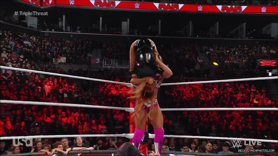 WWE_Monday_Night_Raw_2023_02_13_720p_HDTV_x264-NWCHD_mp4_008042105.jpg