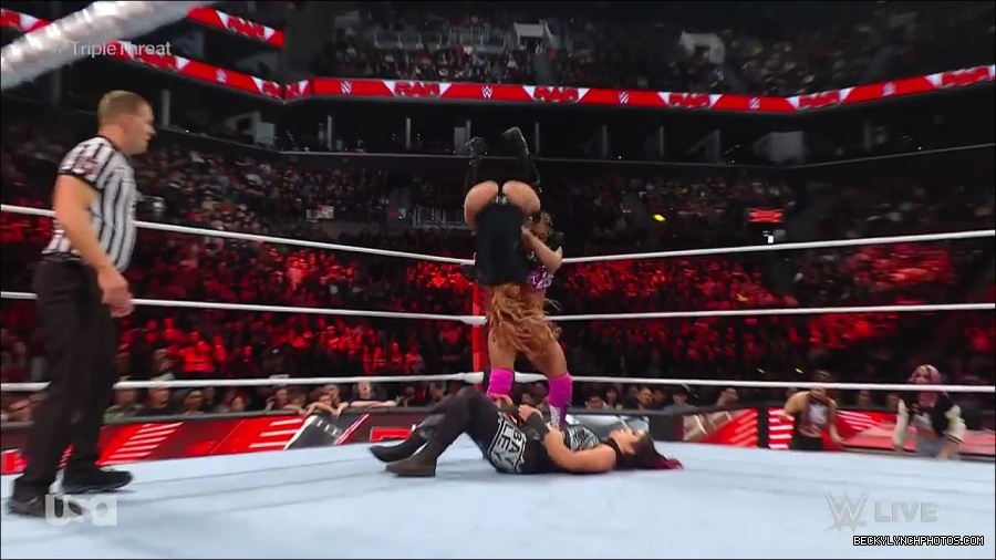 WWE_Monday_Night_Raw_2023_02_13_720p_HDTV_x264-NWCHD_mp4_008042506.jpg