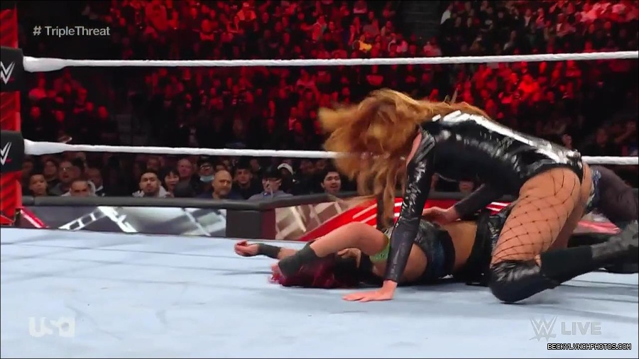 WWE_Monday_Night_Raw_2023_02_13_720p_HDTV_x264-NWCHD_mp4_008052115.jpg