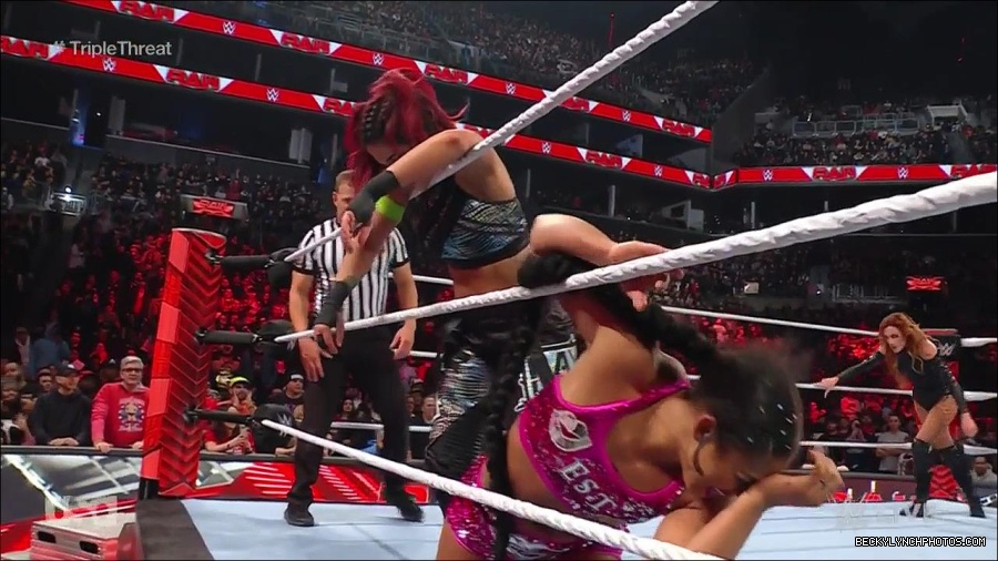 WWE_Monday_Night_Raw_2023_02_13_720p_HDTV_x264-NWCHD_mp4_008206369.jpg