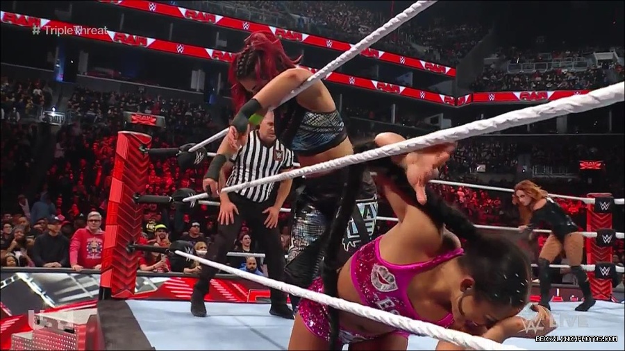 WWE_Monday_Night_Raw_2023_02_13_720p_HDTV_x264-NWCHD_mp4_008206770.jpg