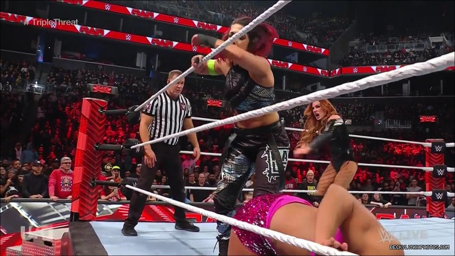 WWE_Monday_Night_Raw_2023_02_13_720p_HDTV_x264-NWCHD_mp4_008207971.jpg