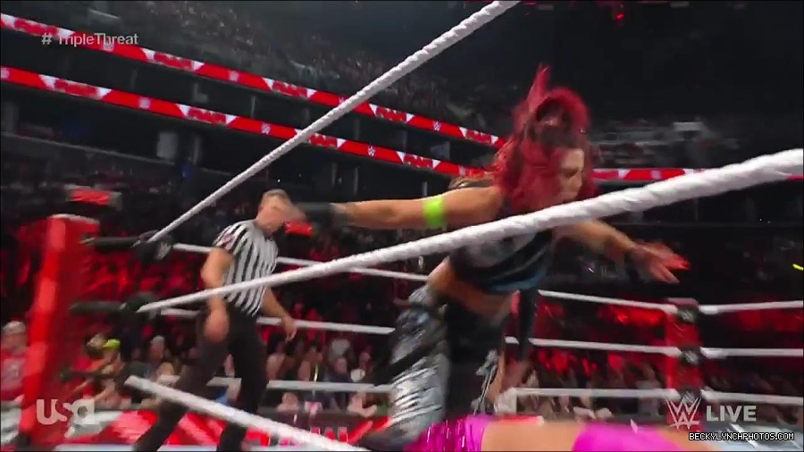 WWE_Monday_Night_Raw_2023_02_13_720p_HDTV_x264-NWCHD_mp4_008209072.jpg