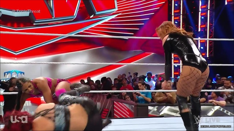 WWE_Monday_Night_Raw_2023_02_13_720p_HDTV_x264-NWCHD_mp4_008209873.jpg