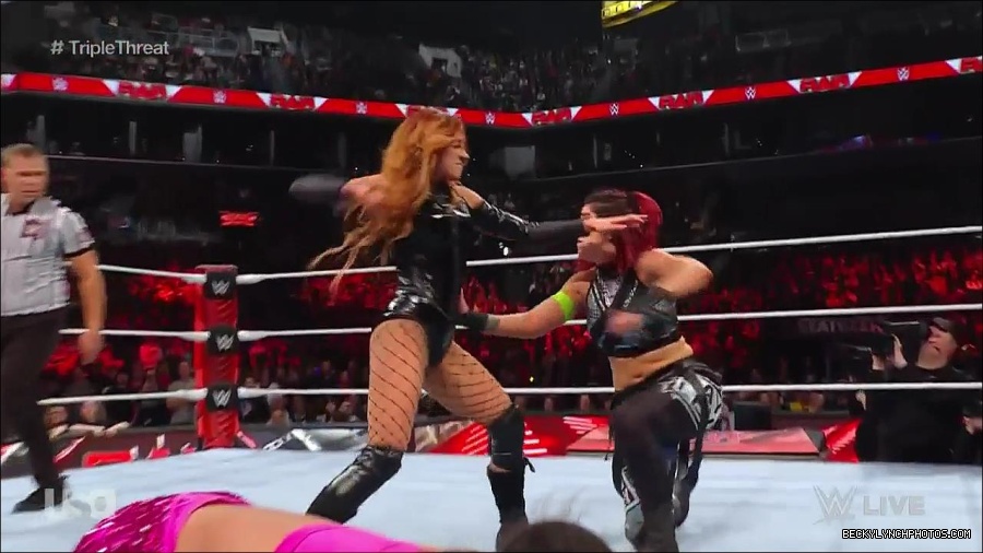 WWE_Monday_Night_Raw_2023_02_13_720p_HDTV_x264-NWCHD_mp4_008215979.jpg