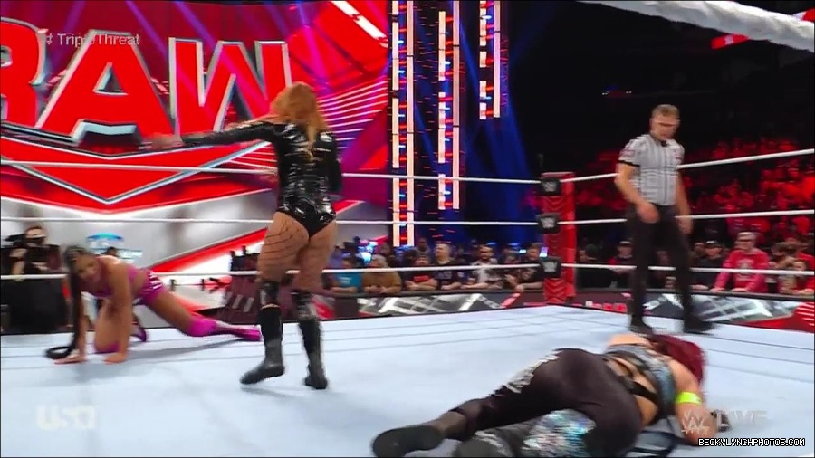 WWE_Monday_Night_Raw_2023_02_13_720p_HDTV_x264-NWCHD_mp4_008222285.jpg