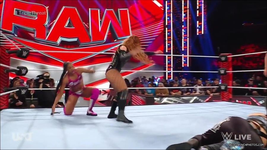 WWE_Monday_Night_Raw_2023_02_13_720p_HDTV_x264-NWCHD_mp4_008222686.jpg