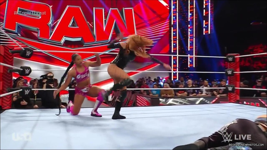 WWE_Monday_Night_Raw_2023_02_13_720p_HDTV_x264-NWCHD_mp4_008222786.jpg