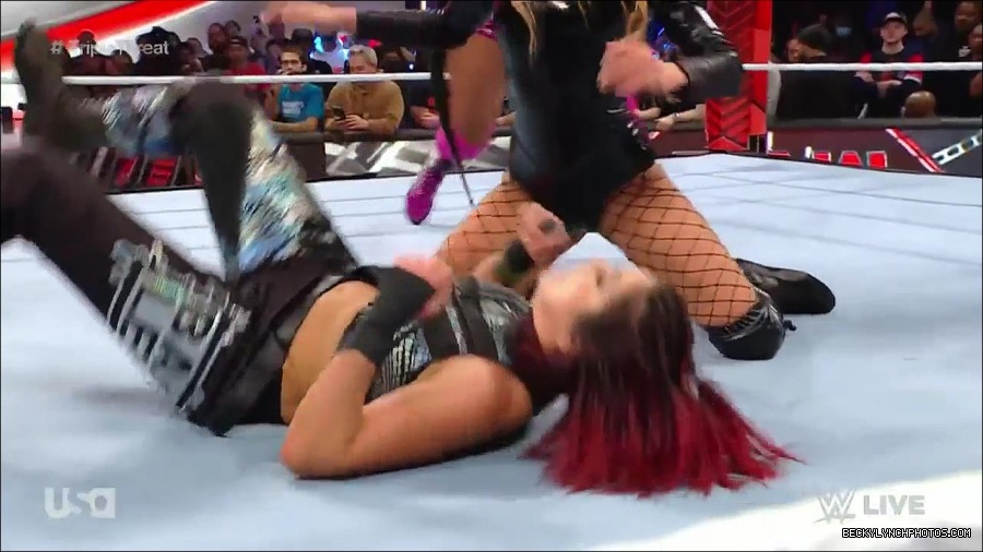 WWE_Monday_Night_Raw_2023_02_13_720p_HDTV_x264-NWCHD_mp4_008235999.jpg