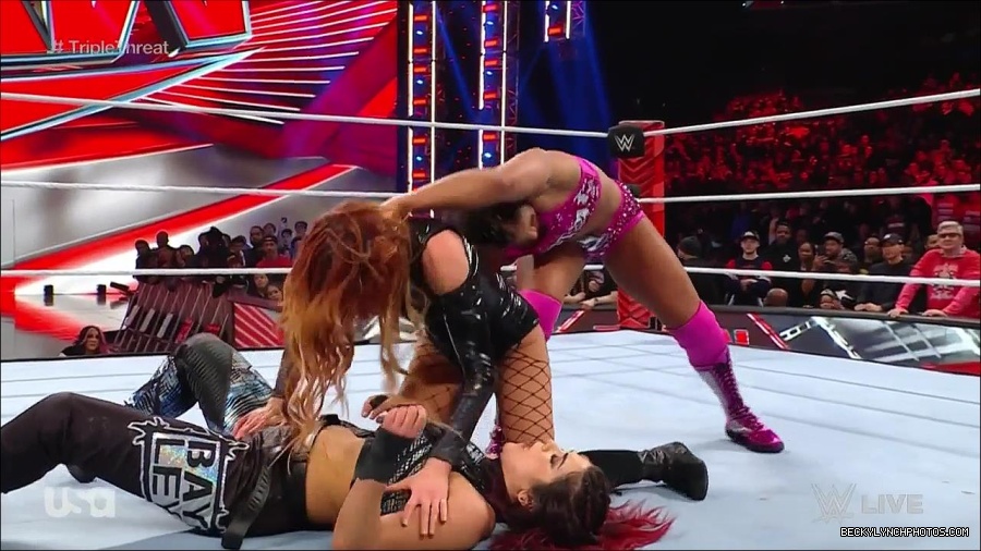 WWE_Monday_Night_Raw_2023_02_13_720p_HDTV_x264-NWCHD_mp4_008237100.jpg