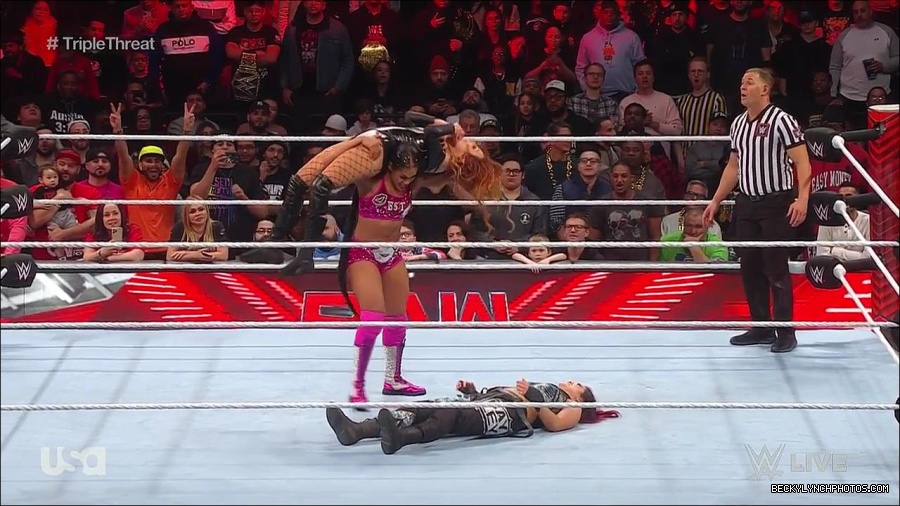 WWE_Monday_Night_Raw_2023_02_13_720p_HDTV_x264-NWCHD_mp4_008240403.jpg