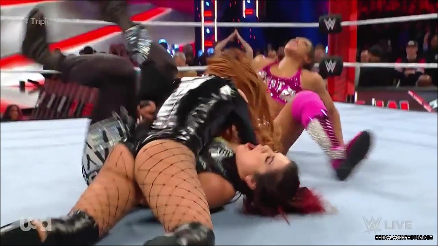 WWE_Monday_Night_Raw_2023_02_13_720p_HDTV_x264-NWCHD_mp4_008243106.jpg