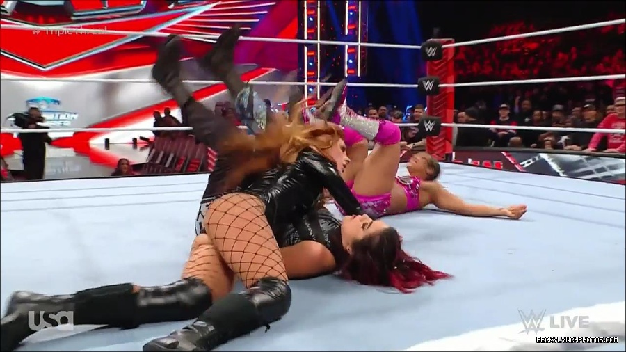 WWE_Monday_Night_Raw_2023_02_13_720p_HDTV_x264-NWCHD_mp4_008243506.jpg