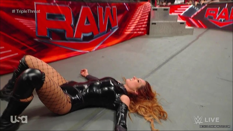 WWE_Monday_Night_Raw_2023_02_13_720p_HDTV_x264-NWCHD_mp4_008285248.jpg