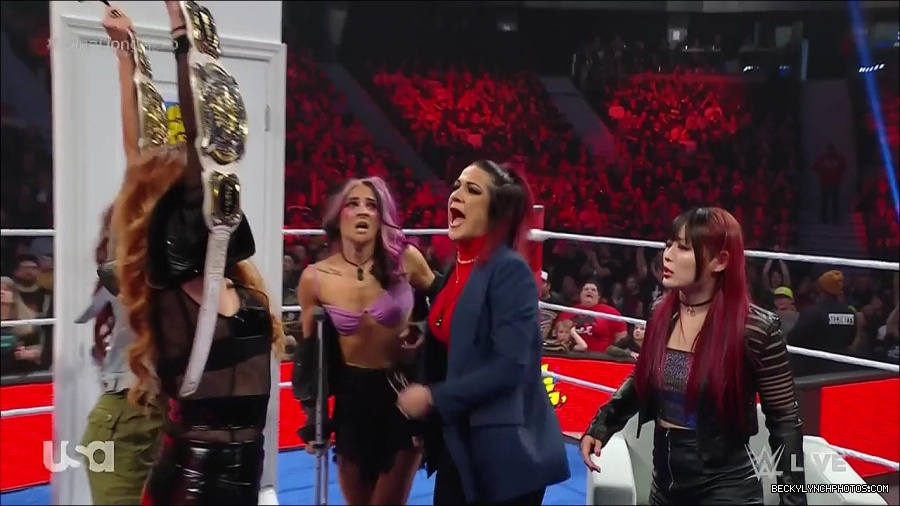 WWE_Monday_Night_Raw_2023_02_20_720p_HDTV_x264-NWCHD_mp4_006283715.jpg