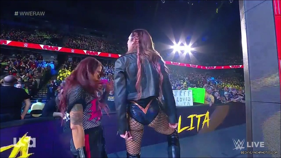 WWE_Monday_Night_Raw_2023_02_27_720p_HDTV_x264-NWCHD_mp4_006600104.jpg