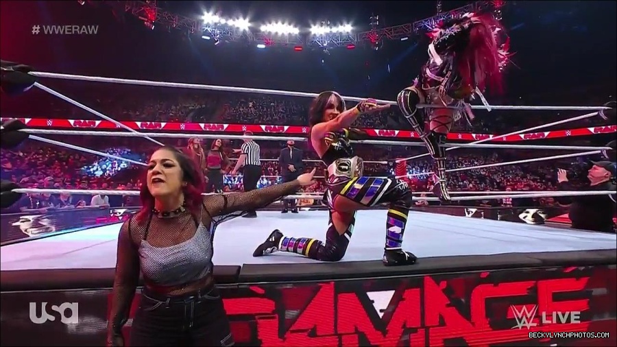 WWE_Monday_Night_Raw_2023_02_27_720p_HDTV_x264-NWCHD_mp4_006755727.jpg