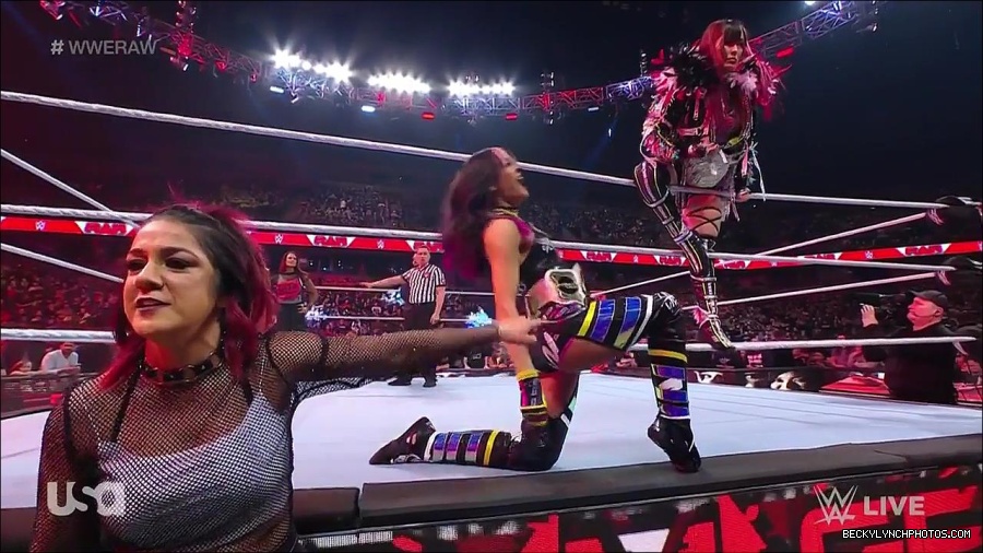 WWE_Monday_Night_Raw_2023_02_27_720p_HDTV_x264-NWCHD_mp4_006759731.jpg
