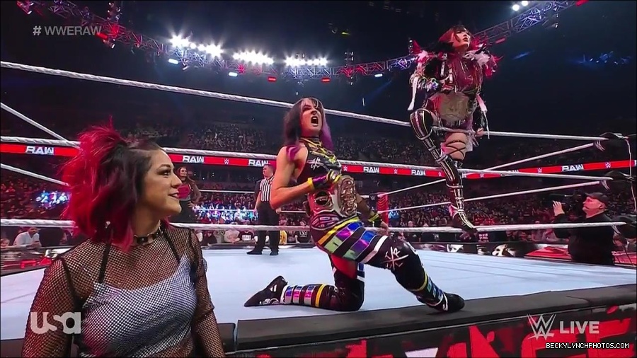 WWE_Monday_Night_Raw_2023_02_27_720p_HDTV_x264-NWCHD_mp4_006761332.jpg