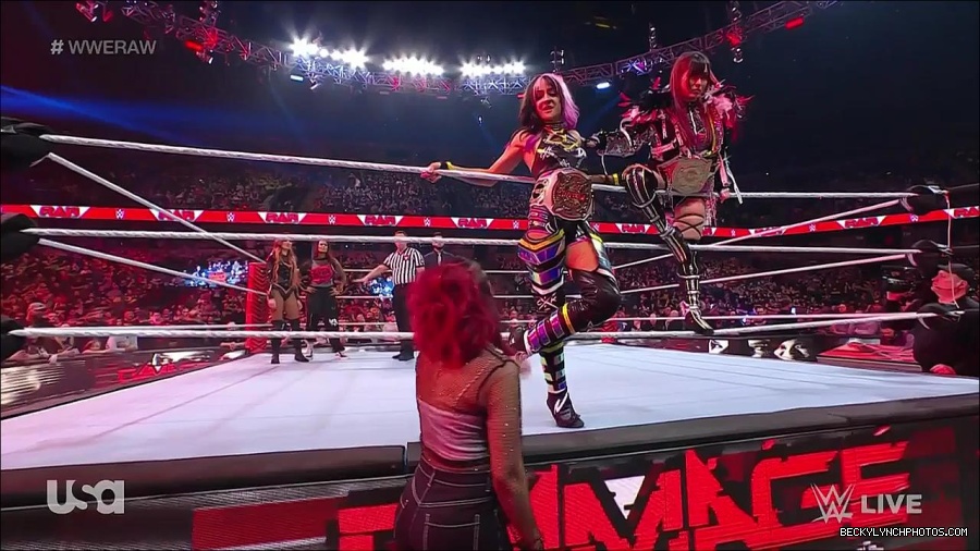 WWE_Monday_Night_Raw_2023_02_27_720p_HDTV_x264-NWCHD_mp4_006772544.jpg