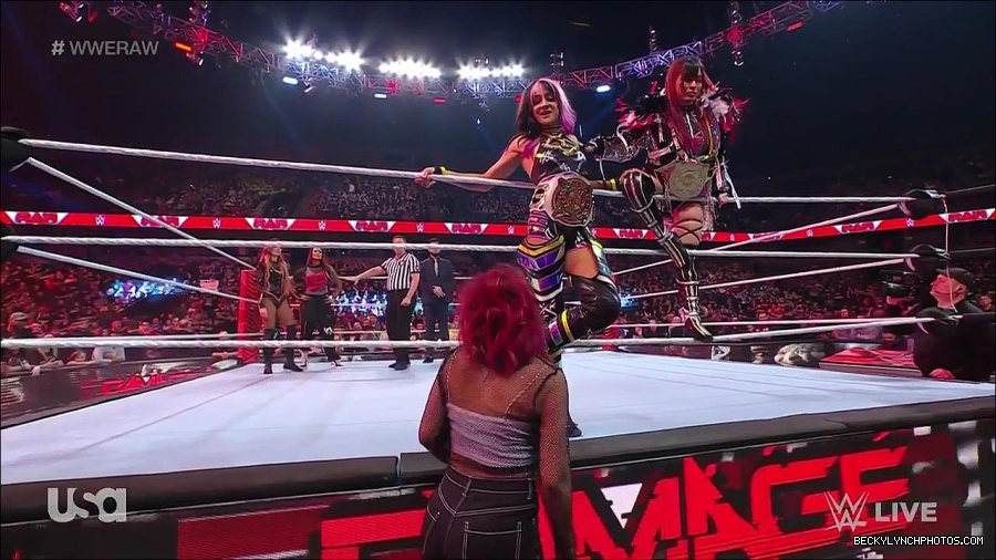 WWE_Monday_Night_Raw_2023_02_27_720p_HDTV_x264-NWCHD_mp4_006772944.jpg