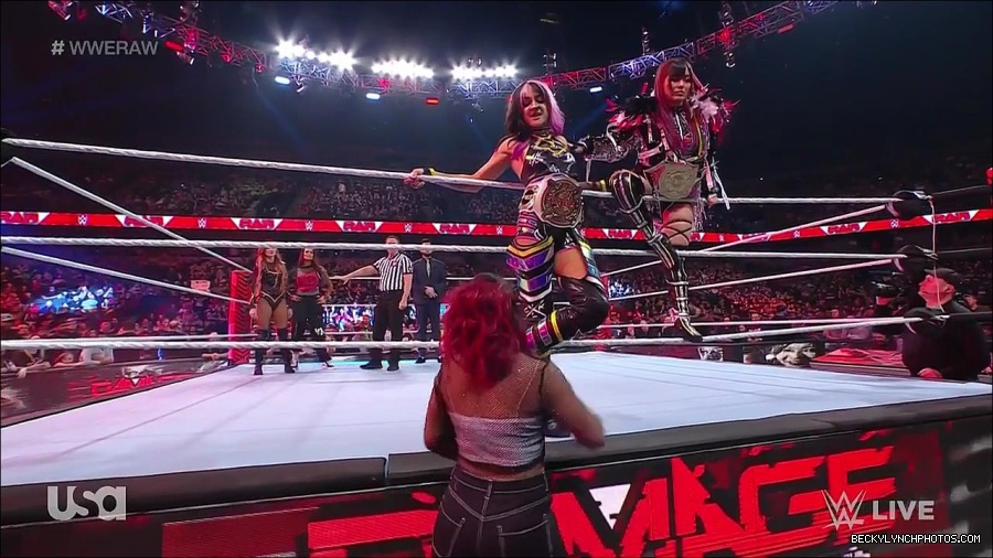 WWE_Monday_Night_Raw_2023_02_27_720p_HDTV_x264-NWCHD_mp4_006773344.jpg