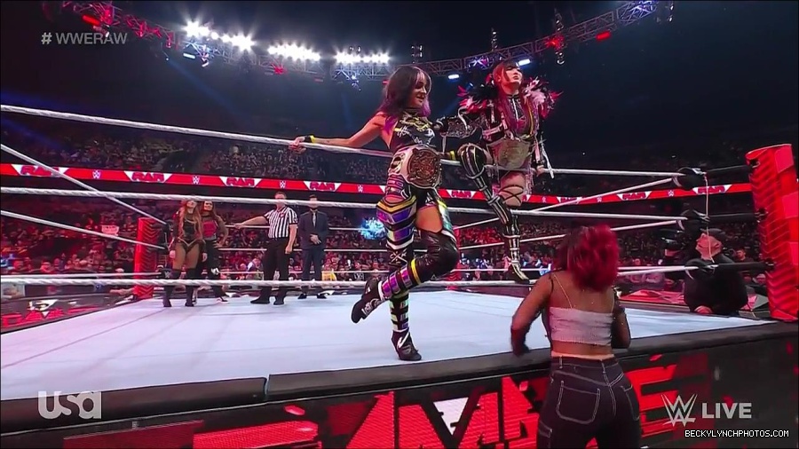 WWE_Monday_Night_Raw_2023_02_27_720p_HDTV_x264-NWCHD_mp4_006774546.jpg