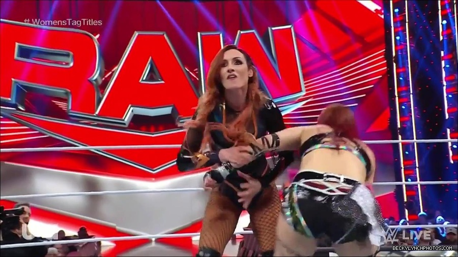 WWE_Monday_Night_Raw_2023_02_27_720p_HDTV_x264-NWCHD_mp4_006892263.jpg