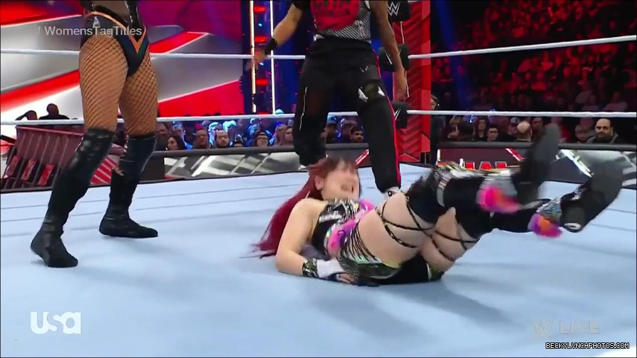 WWE_Monday_Night_Raw_2023_02_27_720p_HDTV_x264-NWCHD_mp4_006974379.jpg